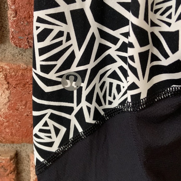 Lululemon Black White Rose Posey Print Real Quick Crop Legging Capri - Picture 8 of 10